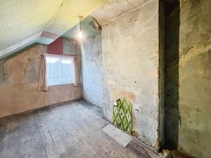 Bedroom- click for photo gallery
